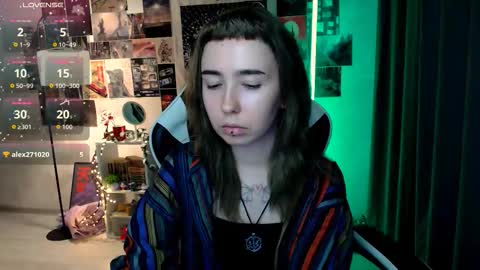 Snapshot of julscinamon chatting on 10/01/25, 03:18 Baroness Von Cringe online show from 10/01/25, 03:18