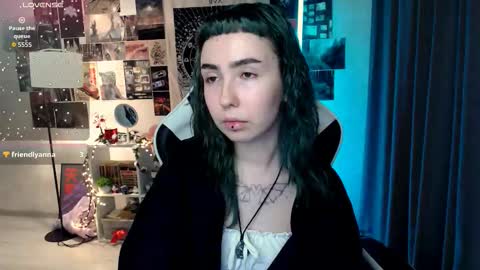 Snapshot of julscinamon chatting on 10/10/25, 06:40 Baroness Von Cringe online show from 10/10/25, 06:40