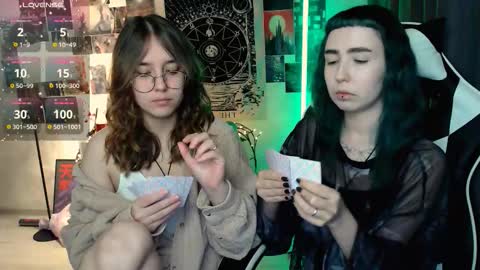 Snapshot of julscinamon chatting on 10/24/25, 06:04 Baroness Von Cringe online show from 10/24/25, 06:04