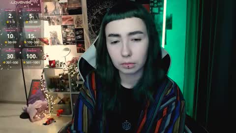 Snapshot of julscinamon chatting on 10/28/25, 06:10 Baroness Von Cringe online show from 10/28/25, 06:10