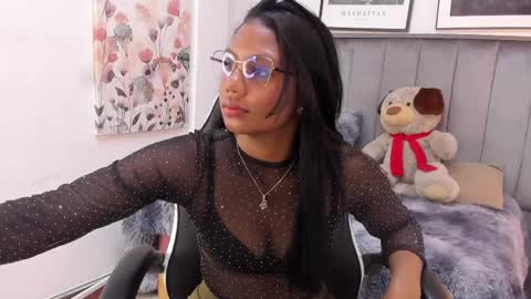 Snapshot of julsgomezz chatting on 04/06/26, 01:01 julsgomezz online show from 04/06/26, 01:01