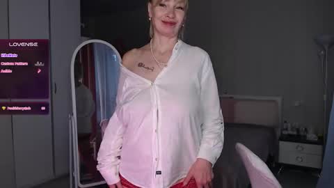 Julia online show from 11/06/25, 05:52