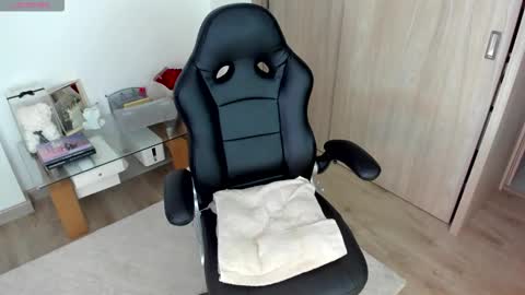 july_correa online show from 09/24/25, 10:57