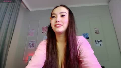 Kira online show from 12/18/25, 07:42