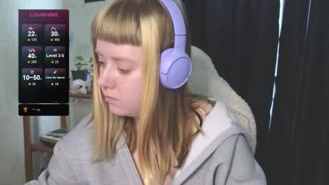 Snapshot of june_shy0 chatting on 09/26/25, 07:45 June online show from 09/26/25, 07:45