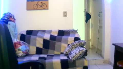 Mia online show from 10/12/25, 03:38