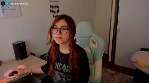 Snapshot of jungleofpandas chatting on 10/13/25, 06:08 Call me Sussy  online show from 10/13/25, 06:08