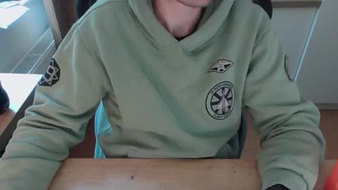 Snapshot of junk2711 chatting on 09/25/25, 02:32 junk2711 online show from 09/25/25, 02:32