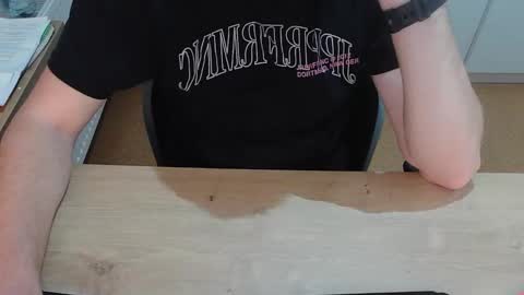 Snapshot of junk2711 chatting on 11/17/25, 04:57 junk2711 online show from 11/17/25, 04:57