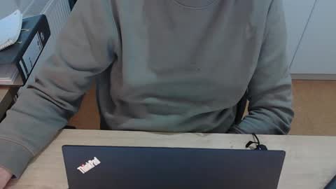 Snapshot of junk2711 chatting on 11/25/25, 01:11 junk2711 online show from 11/25/25, 01:11