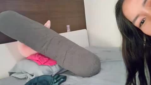 junovaughn online show from 11/16/25, 12:49