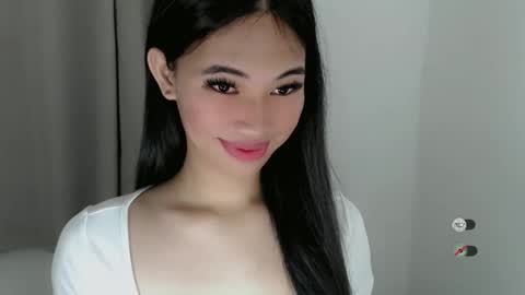 Snapshot of juny_lanyy chatting on 02/17/25, 12:16 Julia online show from 02/17/25, 12:16
