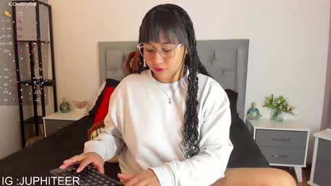 Snapshot of juphiteer chatting on 01/07/25, 02:41  viviana  sasha  online show from 01/07/25, 02:41