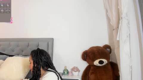 Snapshot of juphiteer chatting on 03/10/25, 05:39  viviana  sasha  online show from 03/10/25, 05:39