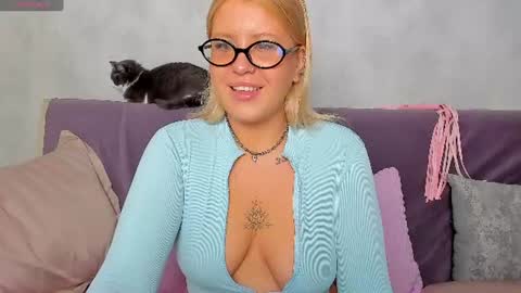 Snapshot of just_alex__ chatting on 07/12/26, 12:23 Alex Alexandra online show from 07/12/26, 12:23