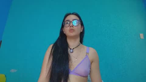 Snapshot of just_isa chatting on 06/23/26, 06:28 Isa y Luci online show from 06/23/26, 06:28