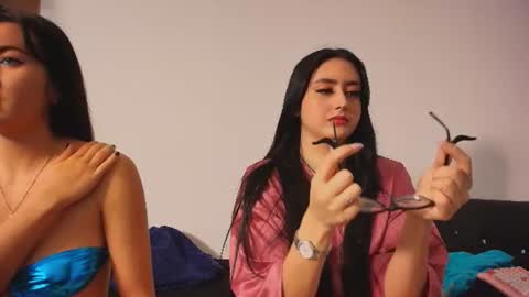 Snapshot of just_isa chatting on 07/21/26, 01:02 Isa y Luci online show from 07/21/26, 01:02