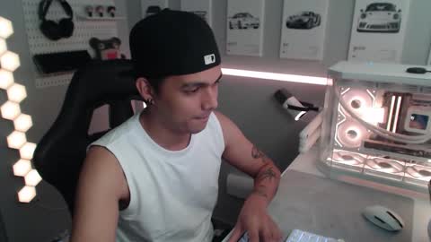 Snapshot of justagamerxxx chatting on 11/14/25, 05:22 Rhys online show from 11/14/25, 05:22