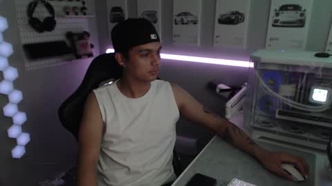 Snapshot of justagamerxxx chatting on 11/15/25, 07:10 Rhys online show from 11/15/25, 07:10