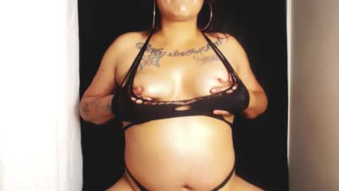 Snapshot of justagirlof chatting on 05/25/26, 08:31 Layla online show from 05/25/26, 08:31