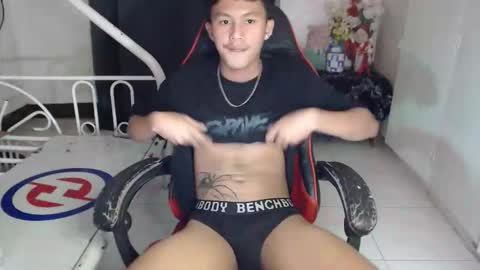 Snapshot of justcallme_james chatting on 01/15/26, 12:21 James online show from 01/15/26, 12:21