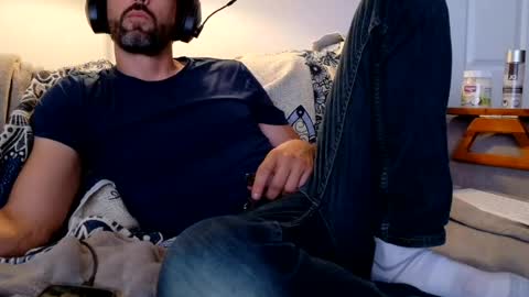 Snapshot of justcallmelaz chatting on 07/19/26, 04:33 just laz online show from 07/19/26, 04:33