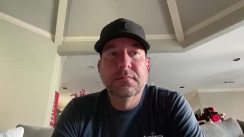 Snapshot of justfitnfun chatting on 12/17/24, 03:28 justfitnfun online show from 12/17/24, 03:28