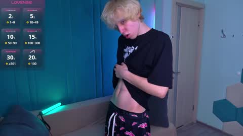 justTEEN online show from 04/15/26, 10:22