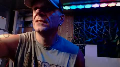 Snapshot of justinmoore1987 chatting on 06/03/26, 06:27 justinmoore1987 online show from 06/03/26, 06:27