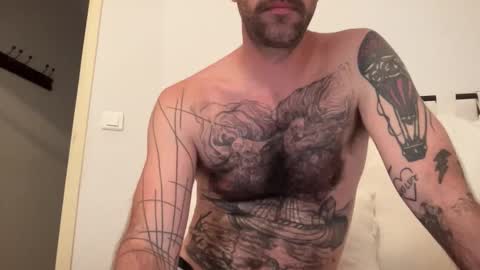 justmeandyou00 online show from 10/22/25, 09:53