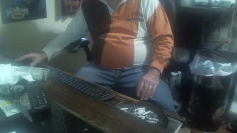 Snapshot of justmeohio chatting on 10/19/25, 03:23 justmeohio online show from 10/19/25, 03:23