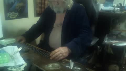 Snapshot of justmeohio chatting on 10/27/25, 02:48 justmeohio online show from 10/27/25, 02:48