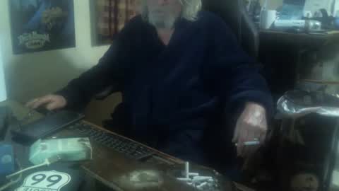 Snapshot of justmeohio chatting on 10/28/25, 01:20 justmeohio online show from 10/28/25, 01:20