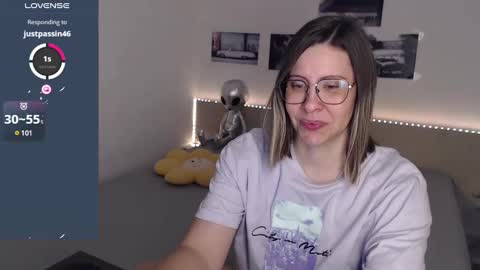 Snapshot of justmexy7 chatting on 01/17/25, 05:21 Julie online show from 01/17/25, 05:21