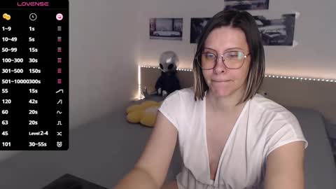 Snapshot of justmexy7 chatting on 02/20/25, 06:06 Julie online show from 02/20/25, 06:06