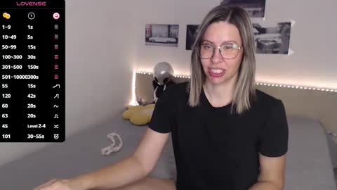 Snapshot of justmexy7 chatting on 09/10/25, 04:12 Julie online show from 09/10/25, 04:12