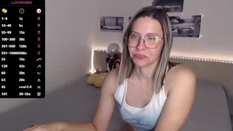 Snapshot of justmexy7 chatting on 09/11/25, 04:12 Julie online show from 09/11/25, 04:12