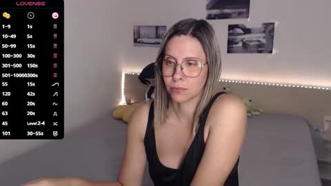 Snapshot of justmexy7 chatting on 09/23/25, 04:21 Julie online show from 09/23/25, 04:21