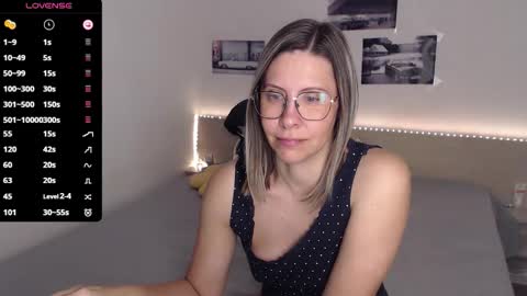 Snapshot of justmexy7 chatting on 09/29/25, 03:44 Julie online show from 09/29/25, 03:44