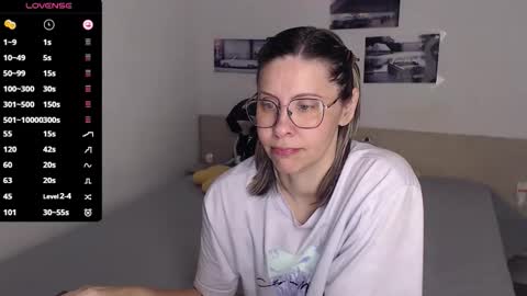 Snapshot of justmexy7 chatting on 10/05/25, 04:00 Julie online show from 10/05/25, 04:00