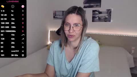 Snapshot of justmexy7 chatting on 10/10/25, 04:06 Julie online show from 10/10/25, 04:06