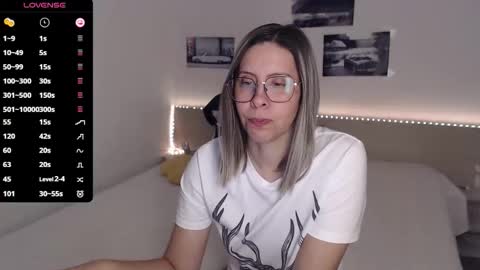 Snapshot of justmexy7 chatting on 10/21/25, 04:13 Julie online show from 10/21/25, 04:13