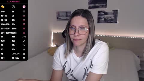 Snapshot of justmexy7 chatting on 10/21/25, 04:19 Julie online show from 10/21/25, 04:19