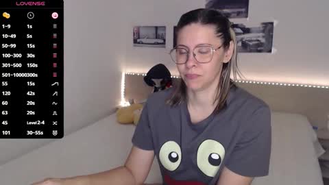 Snapshot of justmexy7 chatting on 10/23/25, 04:01 Julie online show from 10/23/25, 04:01