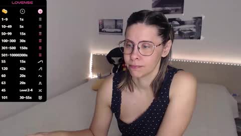 Snapshot of justmexy7 chatting on 10/27/25, 04:49 Julie online show from 10/27/25, 04:49