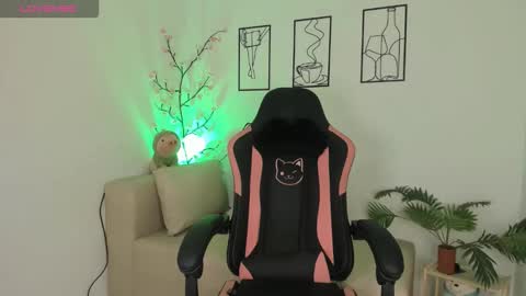 Snapshot of jvenuss chatting on 10/05/25, 09:13 ees 3 online show from 10/05/25, 09:13