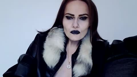 Snapshot of k_queen36 chatting on 12/14/25, 10:09 k_queen36 online show from 12/14/25, 10:09