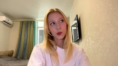 Snapshot of kacicasal chatting on 07/10/26, 12:08 Mia 1st day here online show from 07/10/26, 12:08