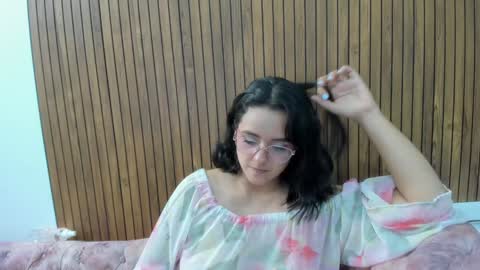 Snapshot of kae_styles chatting on 01/06/25, 03:31 Kyelie online show from 01/06/25, 03:31