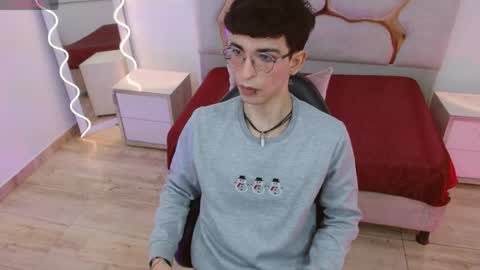 kai_tay1 online show from 04/15/26, 11:28